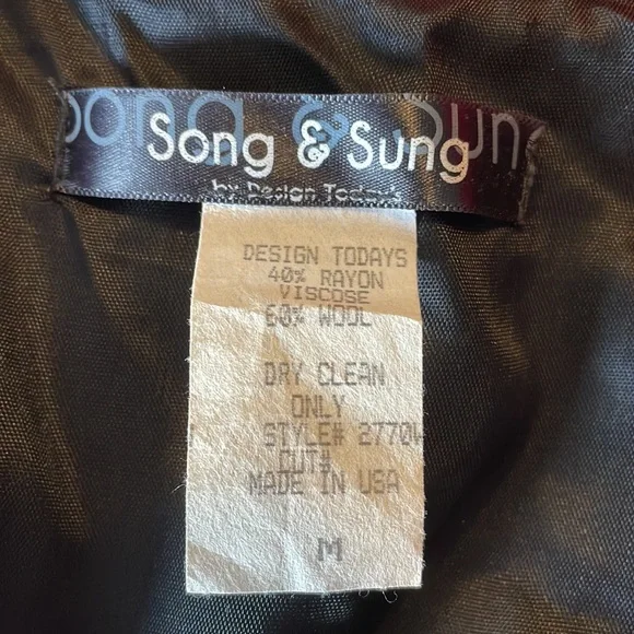 Beautiful Red wrap-ish - Picture 2 of 3